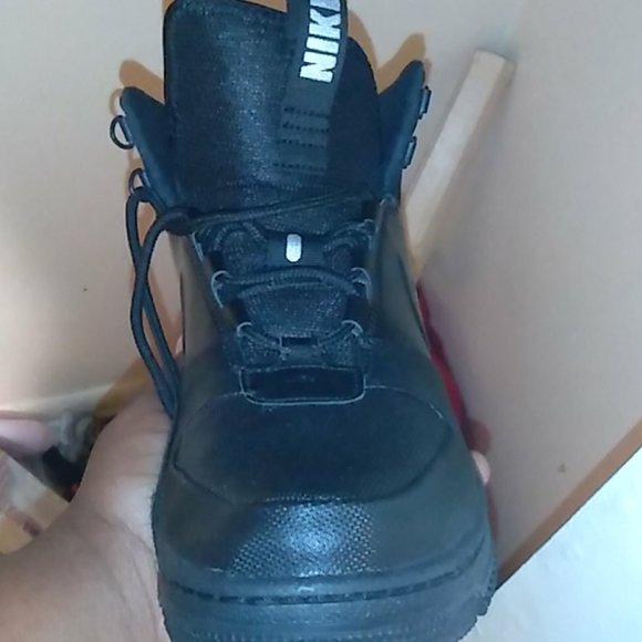 Nike shoes - Picture 2 of 2